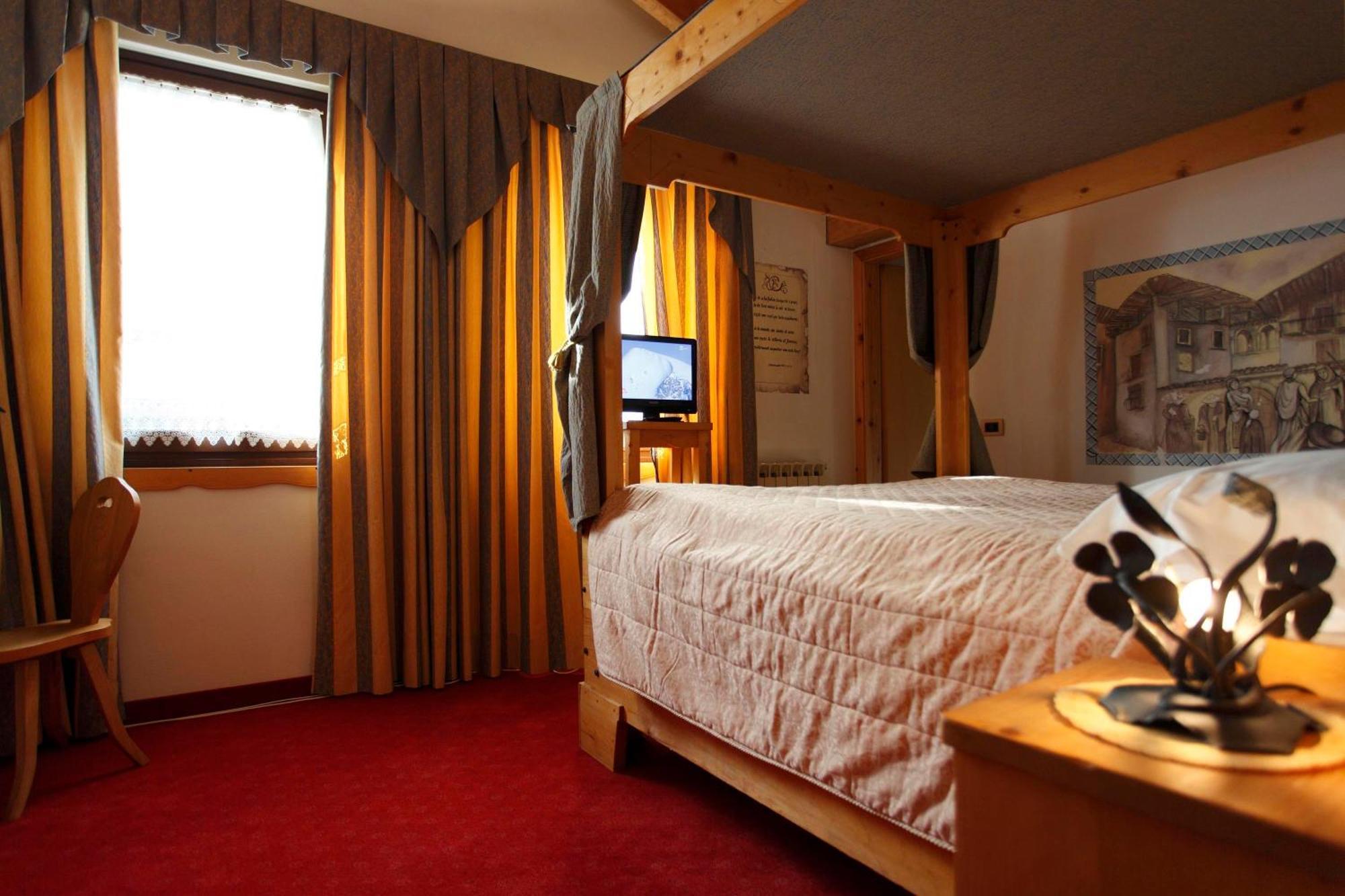 Aurora Hotel 3*